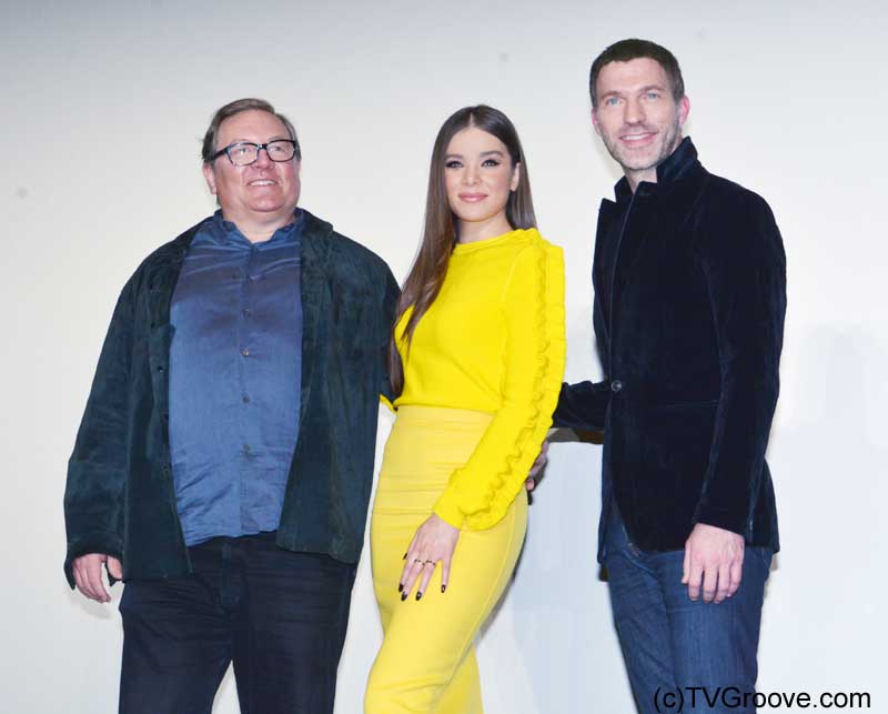 (左から)プロデューサーのロレンツォ・ディ・ボナヴェンチュラ、主演ヘイリー・スタインフェルド、トラヴィス・ナイト監督