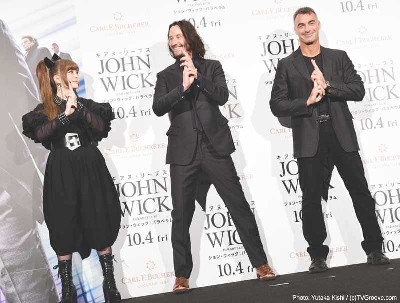 (左から)きゃりーぱみゅぱみゅ、キアヌ・リーブス、チャド・スタエルスキ監督