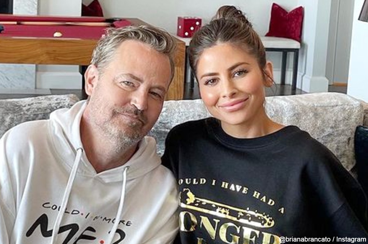 マシュー・ペリーと、アシスタントのブリアナ・ブランカート