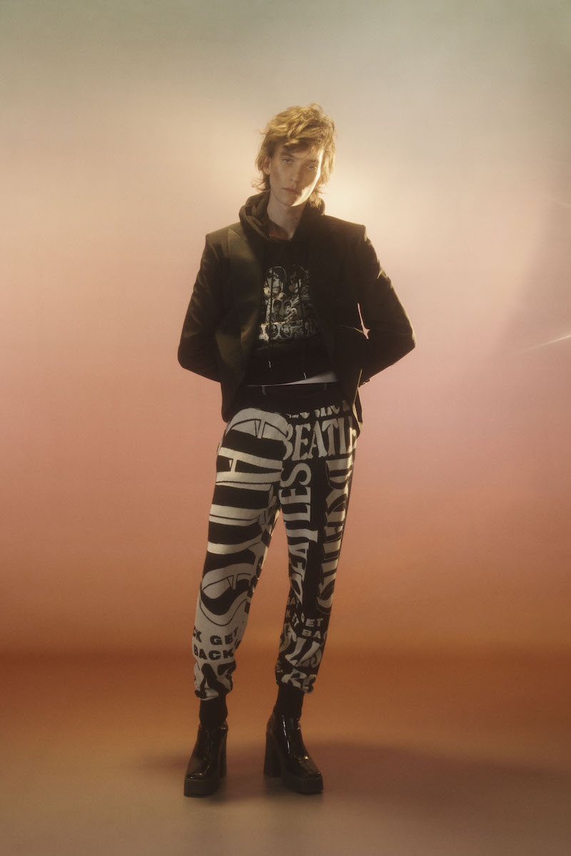 「ステラ マッカートニー×ザ・ビートルズ:Get Back(Stella McCartney x The Beatles: Get Back)」着用例