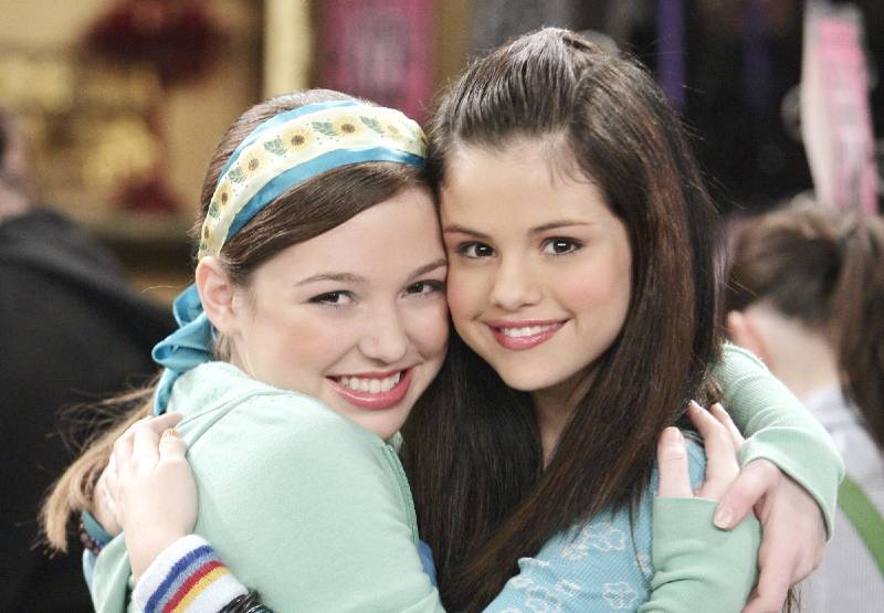 「ウェイバリー通りのウィザードたち」でのセレーナ(右 ※2007年) Photo: Mitchell Haddad/Disney Channel/Kobal/Shutterstock