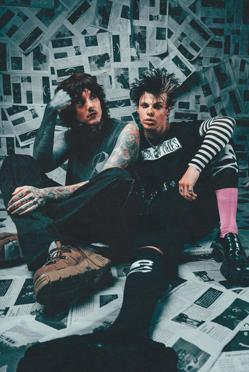 BMTHオリヴァー(左)と(credit. TOM PALLANT)