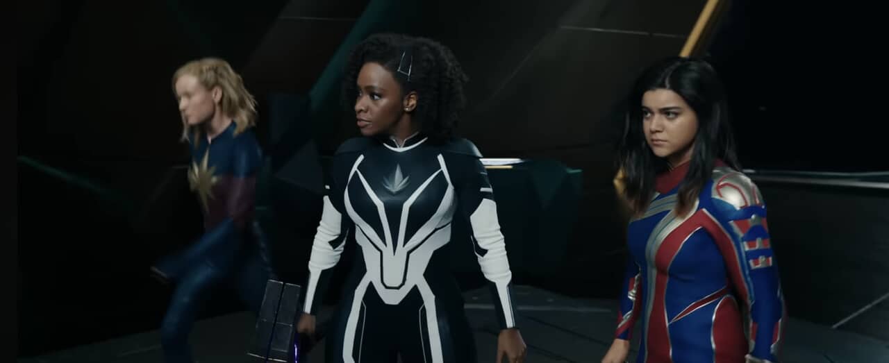 マーベルズの一員、ミズ・マーベルを演じたイマン(左) ©︎ 2023 MARVEL