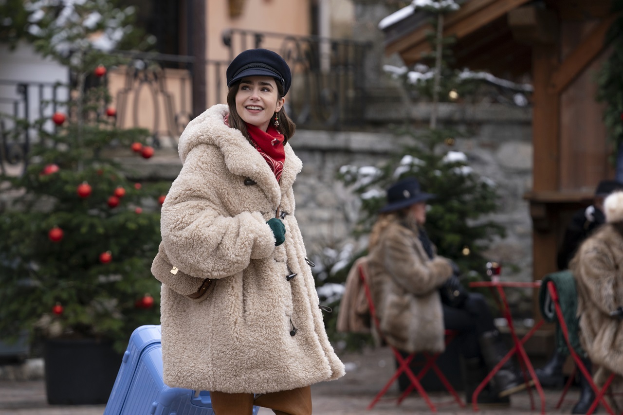 Netflixシリーズ「エミリー、パリへ行く」シーズン1~3:独占配信中、シーズン4 パート1:8月15日(木)、パート2:9月12日(木)より独占配信